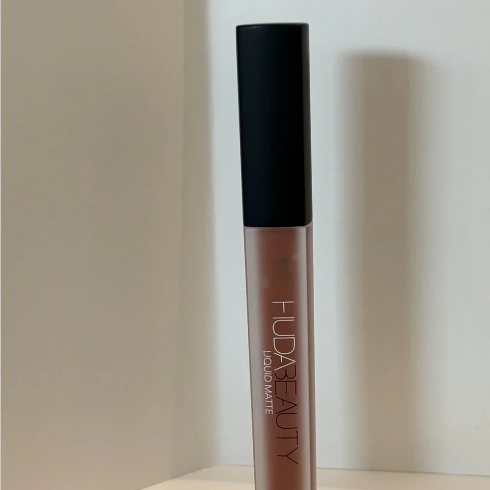 Huda Beauty Brown Matte Lipstick color -GIRLFRIEND NIB Brand New